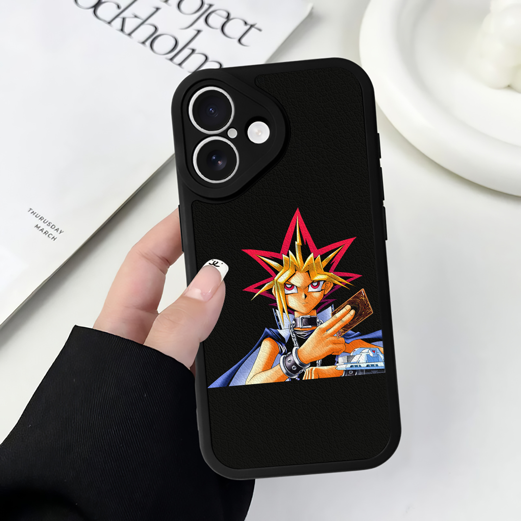 遊☆戯☆王 Yu-Gi-Oh! 【iPhone 16シリーズ対応】シリコンスマホケース（レザー調） 材質：シリコン